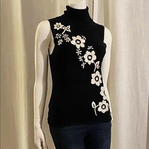 Blank and White Sleeveless Turtleneck Sweater